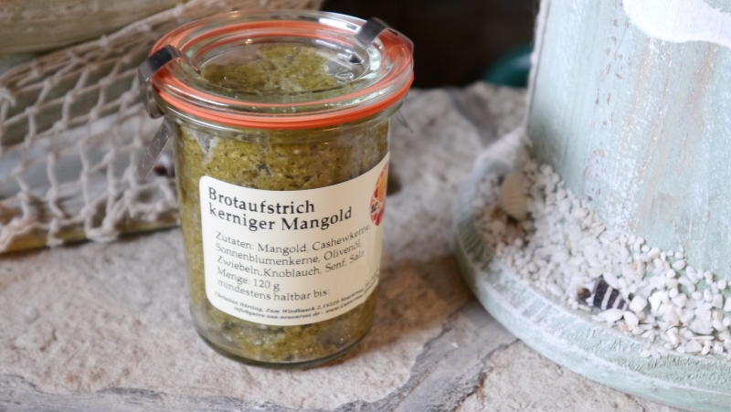 Brotaufstrich kerniger Mangold